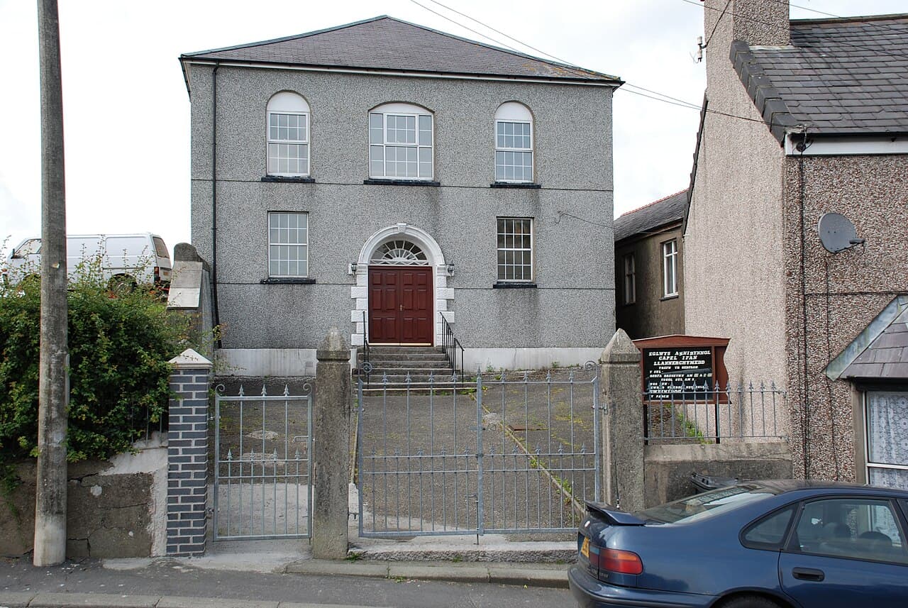 Capel Ifan Congregational Chapel in Llanerchymedd, Gwynedd