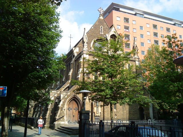 Holy Cross Church in London, Greater London