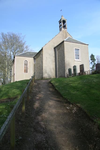 Churchyard, Airlie Parish Church in Kirriemuir, Angus