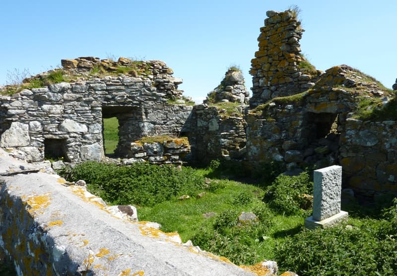Teampull na Trionaid in Isle of North Uist, Na h-Eileanan Siar