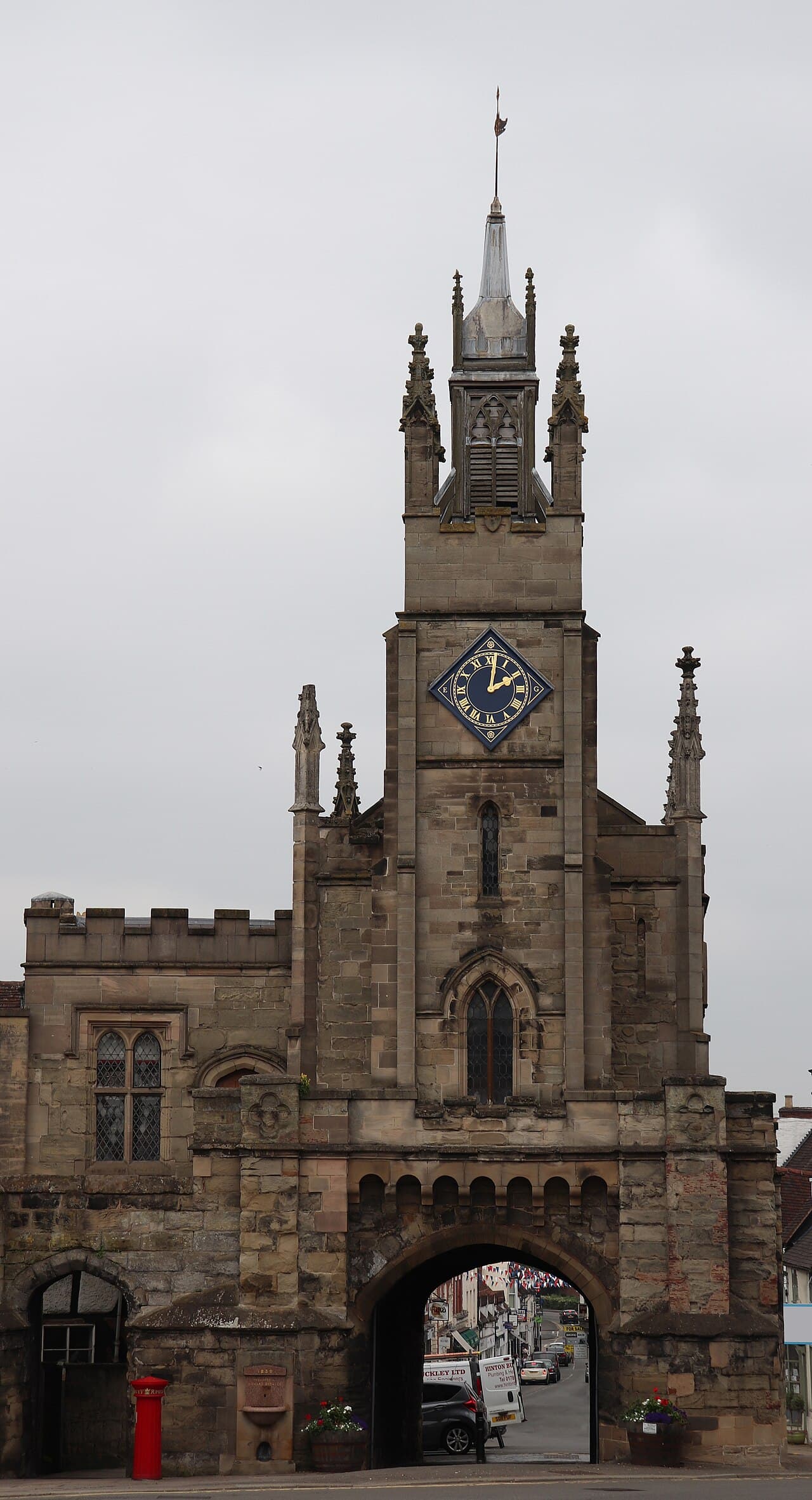 East Gate and St Peter's Chapel, and the attached section of town wall in Warwick, Warwickshire