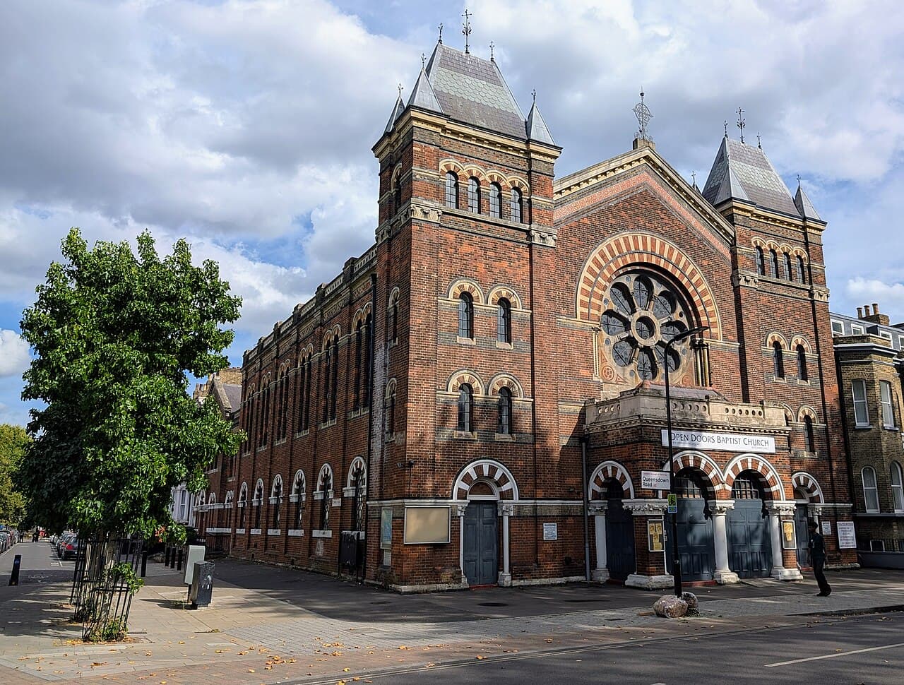 Hackney Baptist Chapel, And Sunday School in London, Greater London