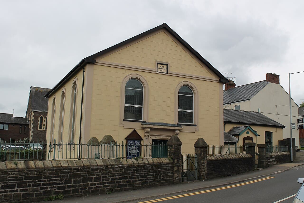 Elim United Reformed Church and attached Schoolroom in Cwmbran, Torfaen
