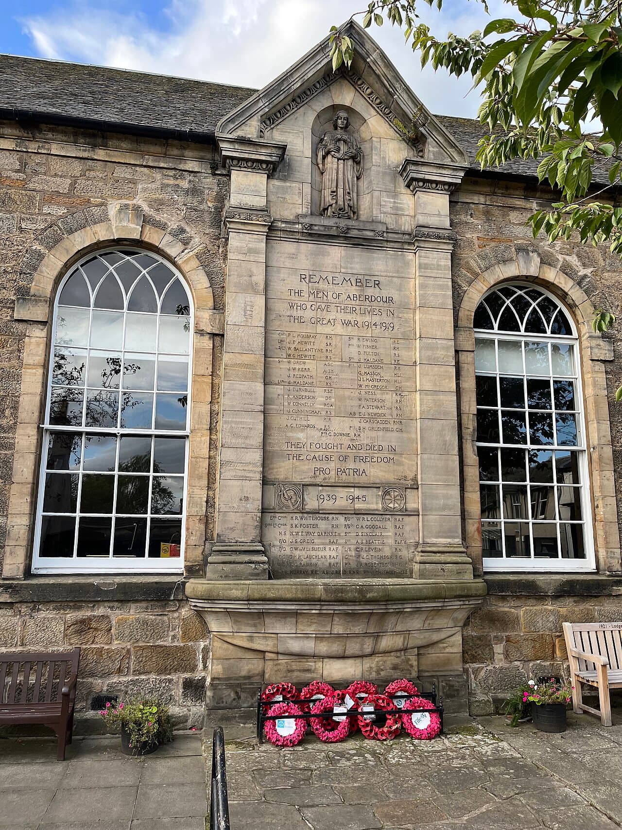 West Parish Church and War Memorial, 28-30 High Street, Aberdour in Aberdour, Fife