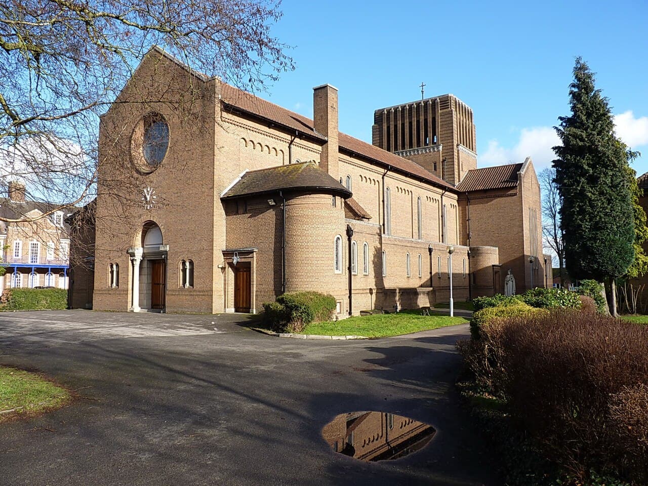 Roman Catholic Church of the Sacred Heart and St Teresa, and Two Pairs of Gatepiers in Coleshill, West Midlands